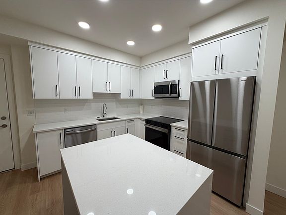 4th image of 33816 Fraser St #309