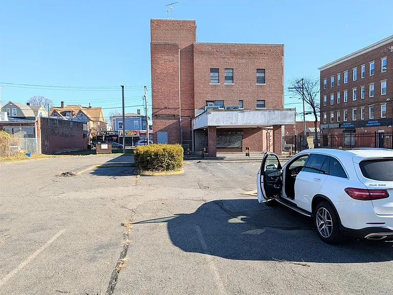 1071 E Main St #1 — Photo 36