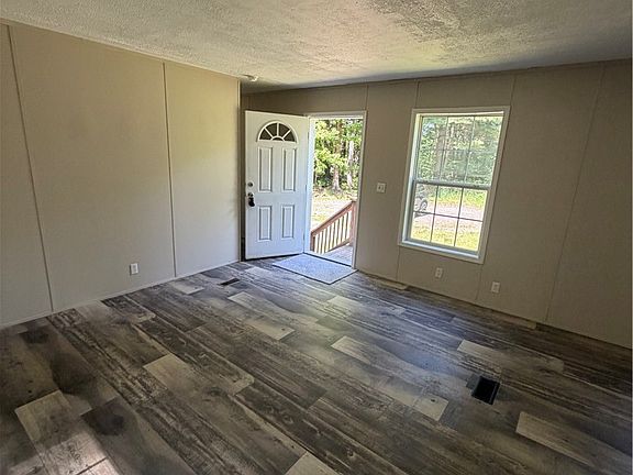 4th image of 40 Cusson Dr