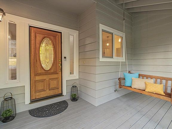 3rd image of 82 Tan Oak Dr