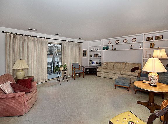 2nd image of 227 Elgin Ave APT 3F