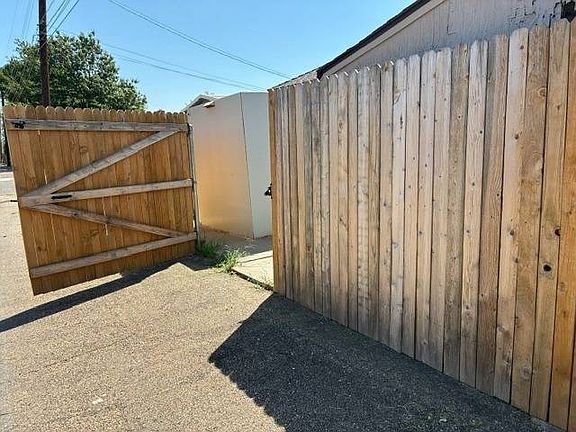 3rd image of 5000 Carmel Ave
