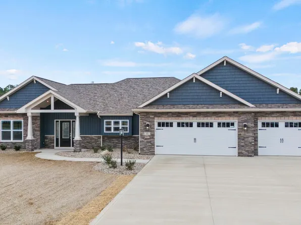 15 Kodak Ln, Angola, IN 46703