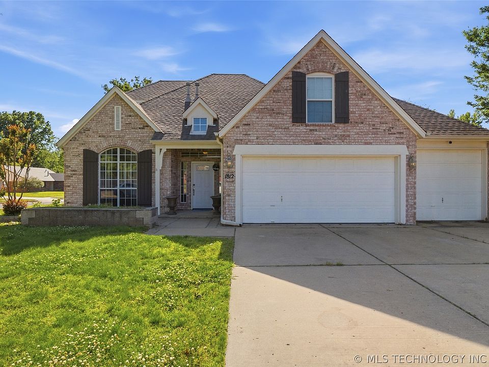 1st image of 1812 S Dogwood Pl