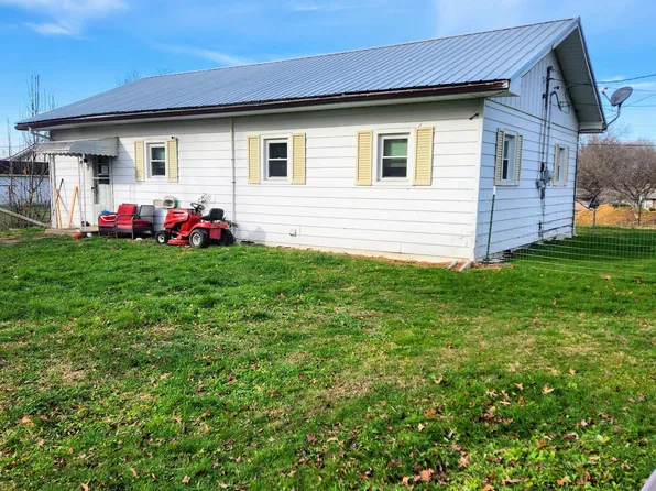 130 E Church St, Stanton, KY 40380