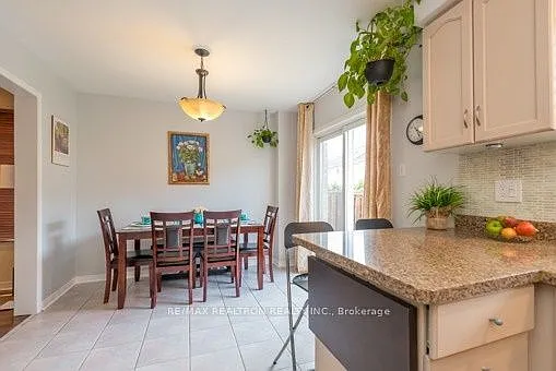 122 Benjamin Hood Cres — Photo 9