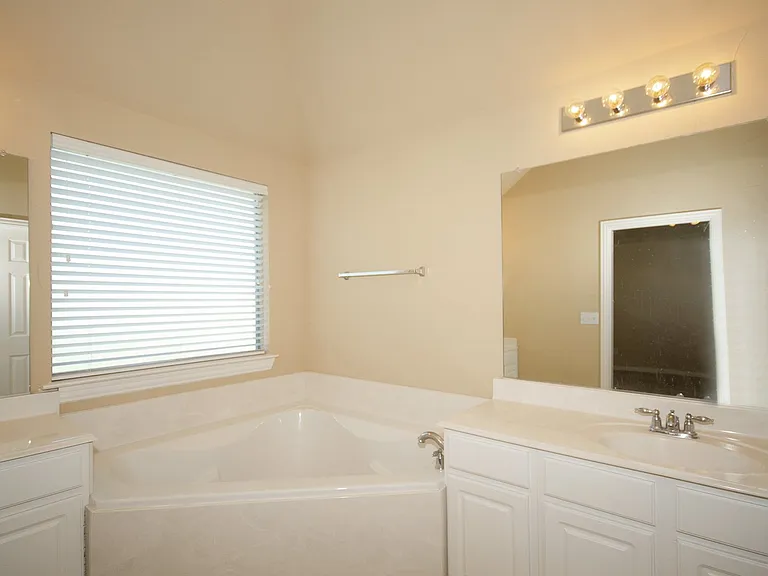 907 Mustang Ridge Dr — Photo 13