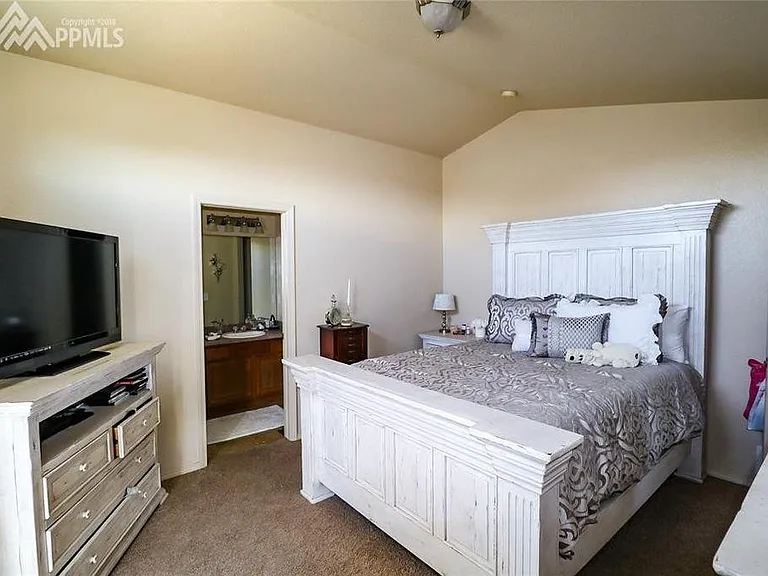 Master Bedroom, Main Level