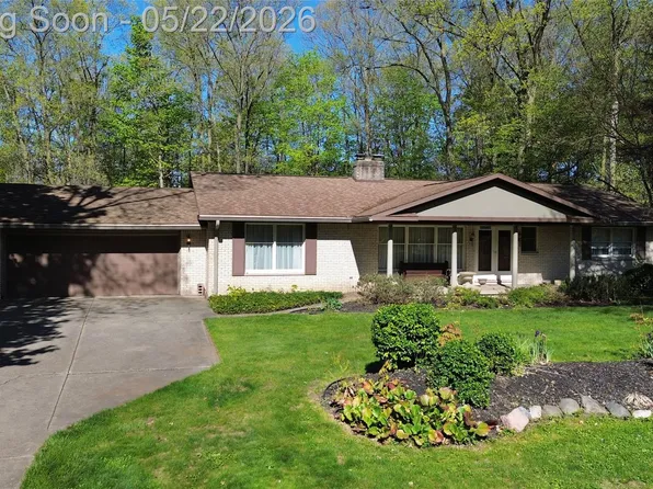 1349 Ox Yoke Dr, Flint, MI 48532