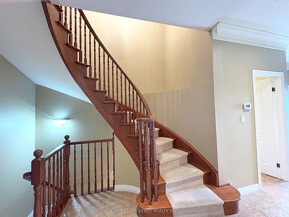 5th image of 8 Sunbeam Dr