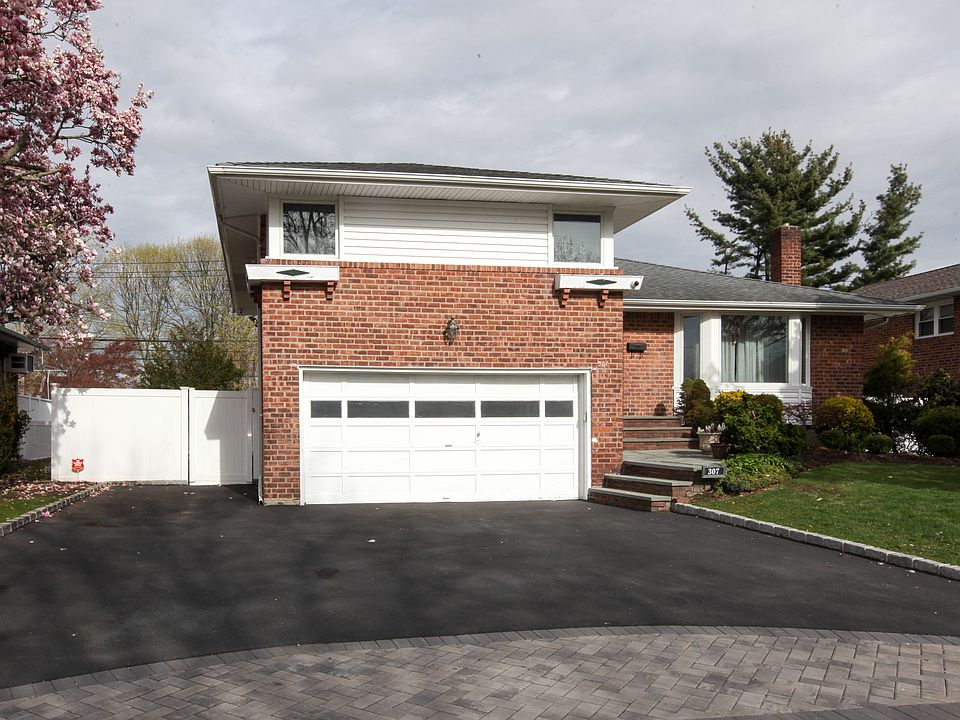 1st image of 307 Southwood Cir