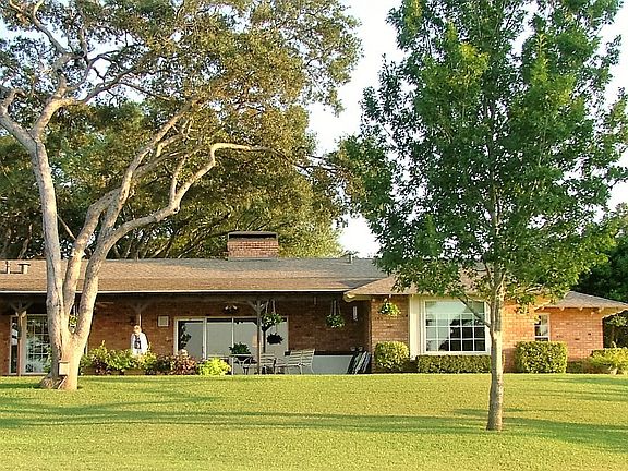 5th image of 2711 Cresthill Cir