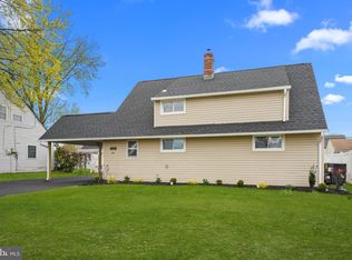 16 Granite Rd, Levittown, PA 19057