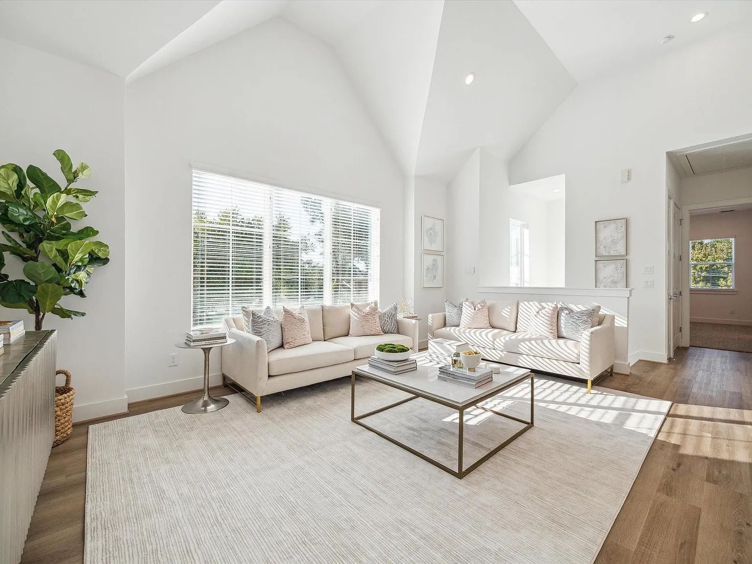 3 bed, 2.5 bath, 1473 sqft, $2,350 — Photo 3