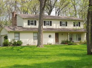 1214 Oak Trail Dr, Libertyville, IL