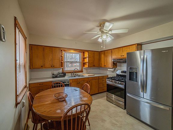5th image of 114 N Crestview Dr