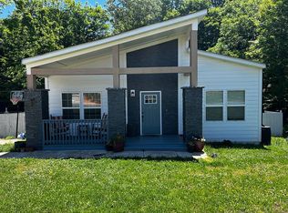 329 W F St, Newton, NC 28658
