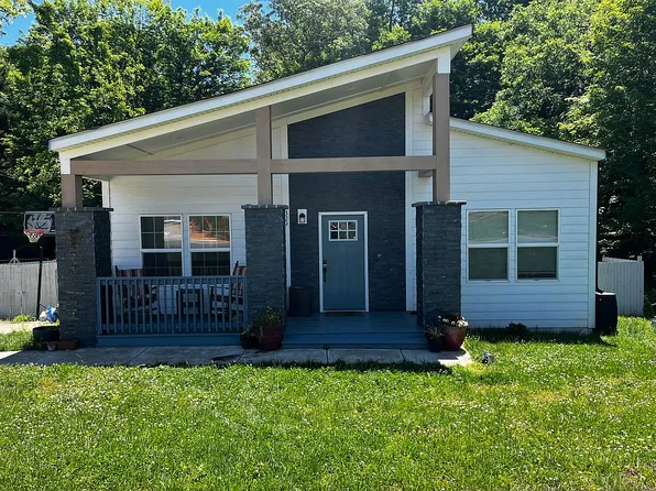 329 W F St, Newton, NC 28658
