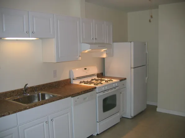 26 Clarendon St #1R, Malden, MA 02148