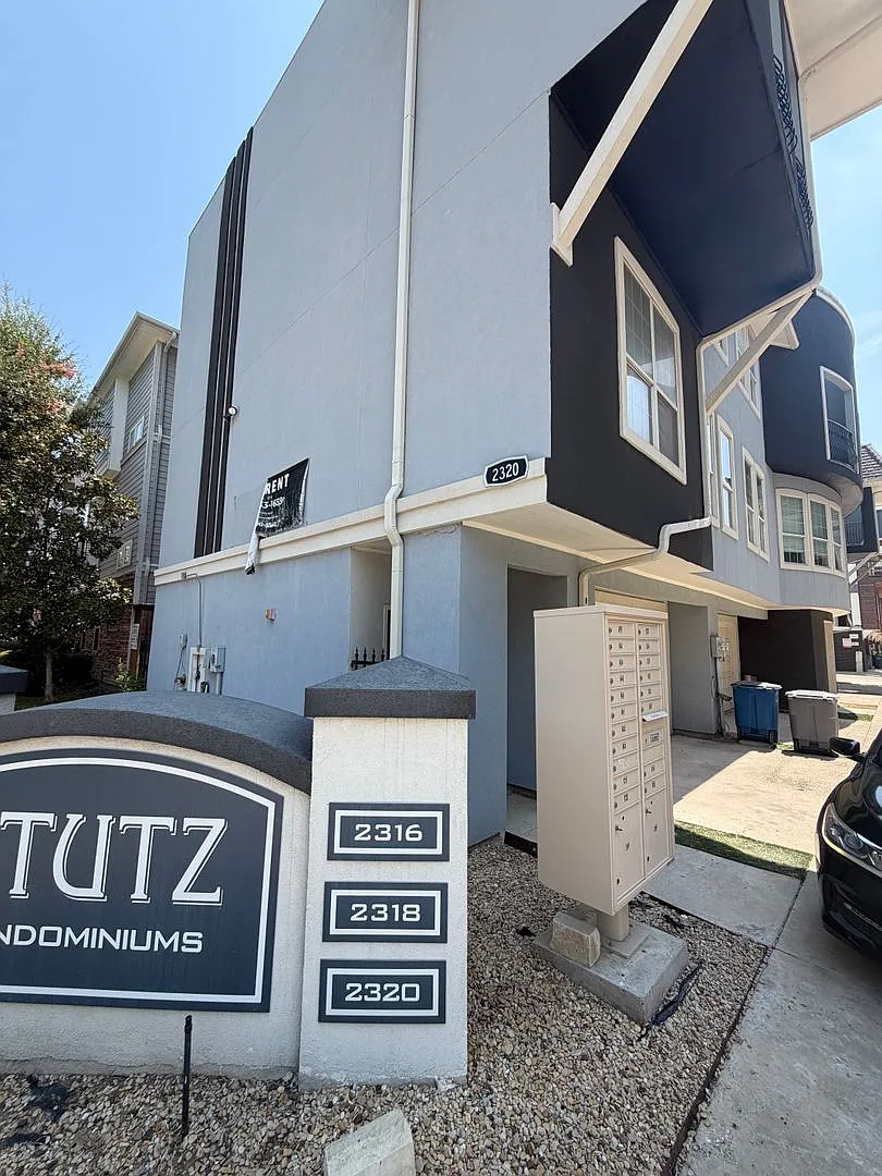 2320 Stutz Dr — Photo 3