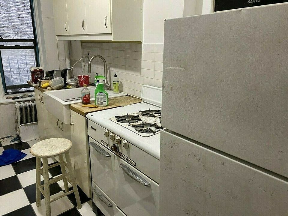 1st image of 13 Carmine St APT 1