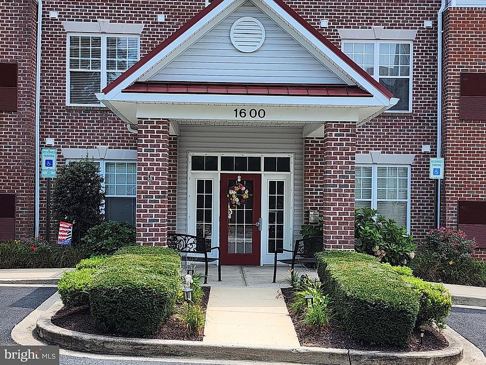 1st image of 1600 Martha Ct Unit 301
