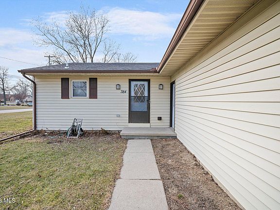 5th image of 384 Southwood Dr