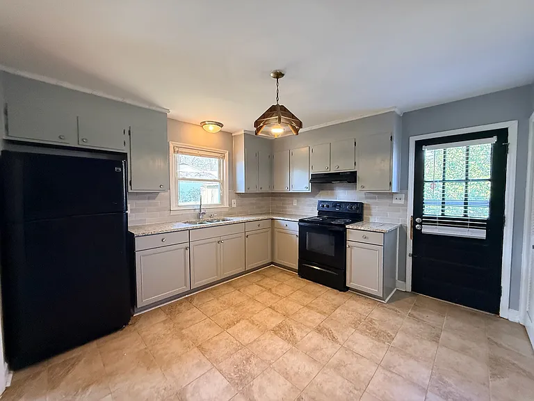 5325 Evanshire Dr — Photo 2