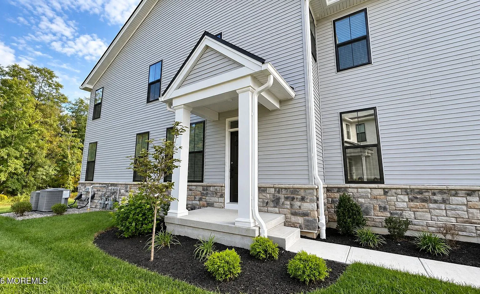 3 bed, 2.5 bath, 2291 sqft, $5,200 — Photo 3