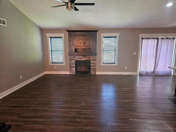 2nd image of 1101 Hunter Ct