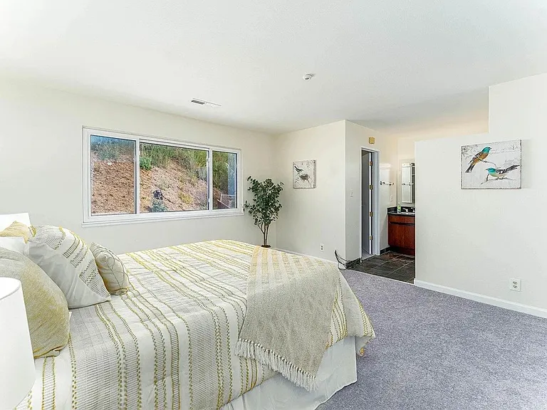7684 Surrey Ln — Photo 11