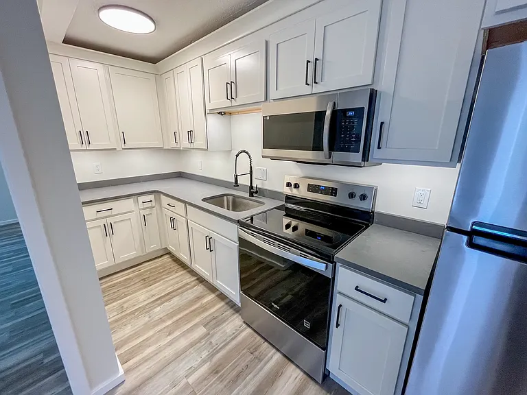 2 Mattesen Ln #4 — Photo 3