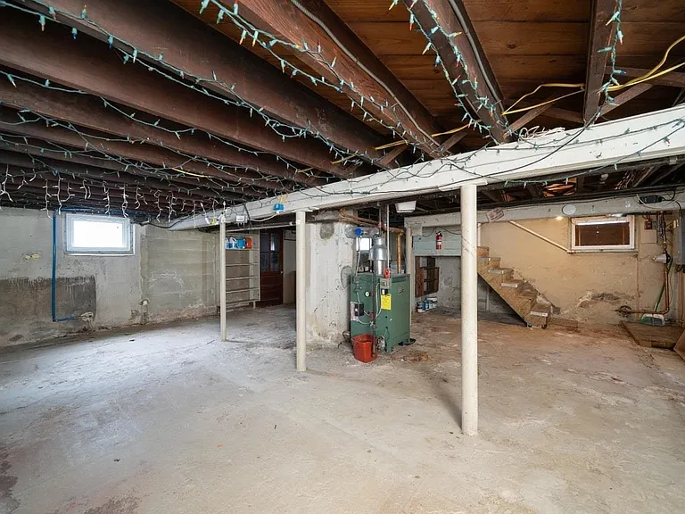 351 Somerset St — Photo 10