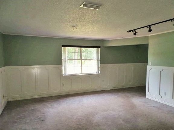 3rd image of 123 Karen Ct