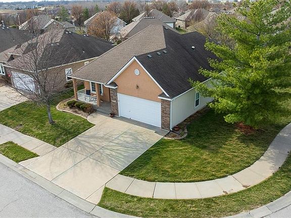 3rd image of 4756 SW Leafwing Dr