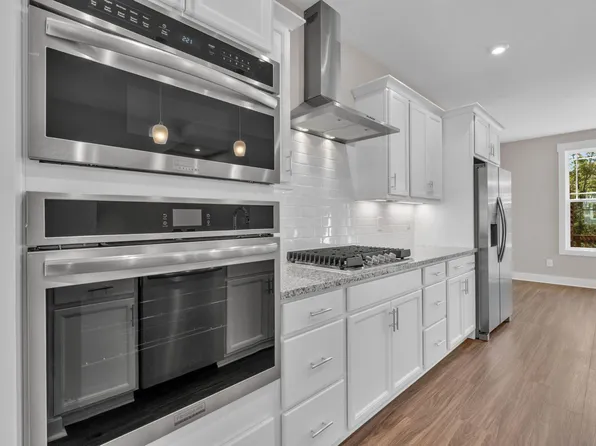 1110 Blackthorn Ln, Durham, NC 27703