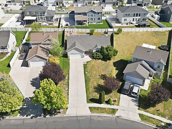 3rd image of 218 W Jonathan Pl