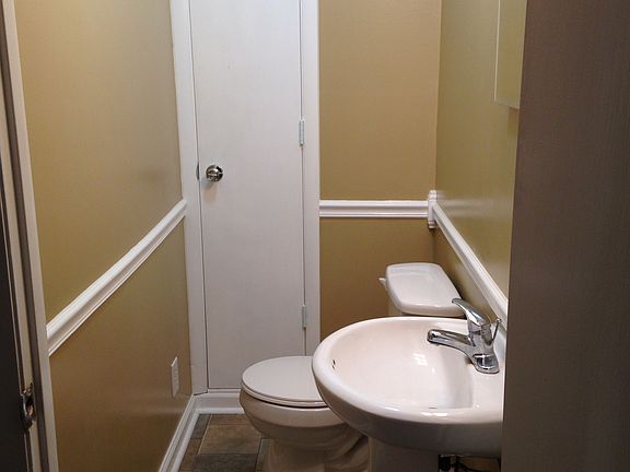 5th image of 220 Parkview Dr