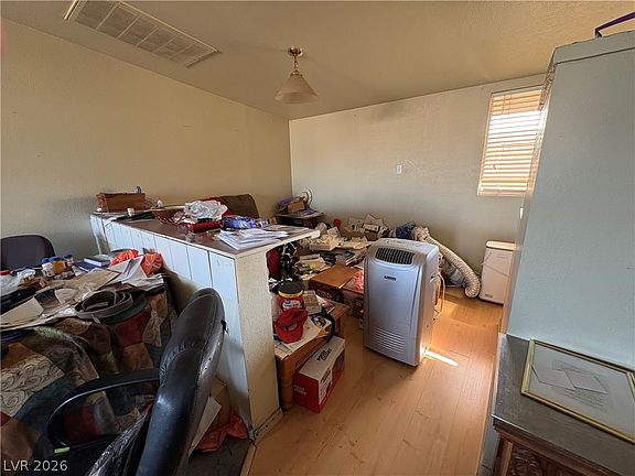 4th image of 229 Hillcrest Dr