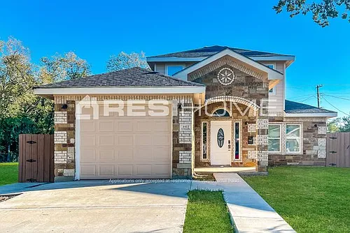 1422 Claude St Photo 1