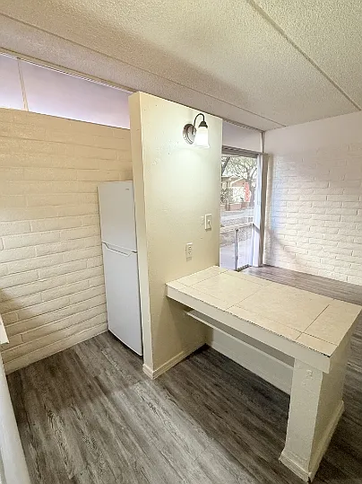 BROADWAY APARTMENTS — Photo 28