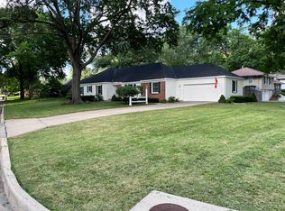 4933 Howe Dr, Roeland Park, KS 66205