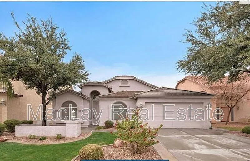 Building Photo - 4206 E Redwood Ln