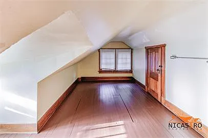 2097 Summit St — Photo 6