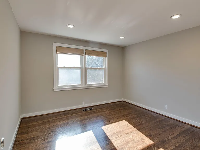 6398 Temple Rd — Photo 11