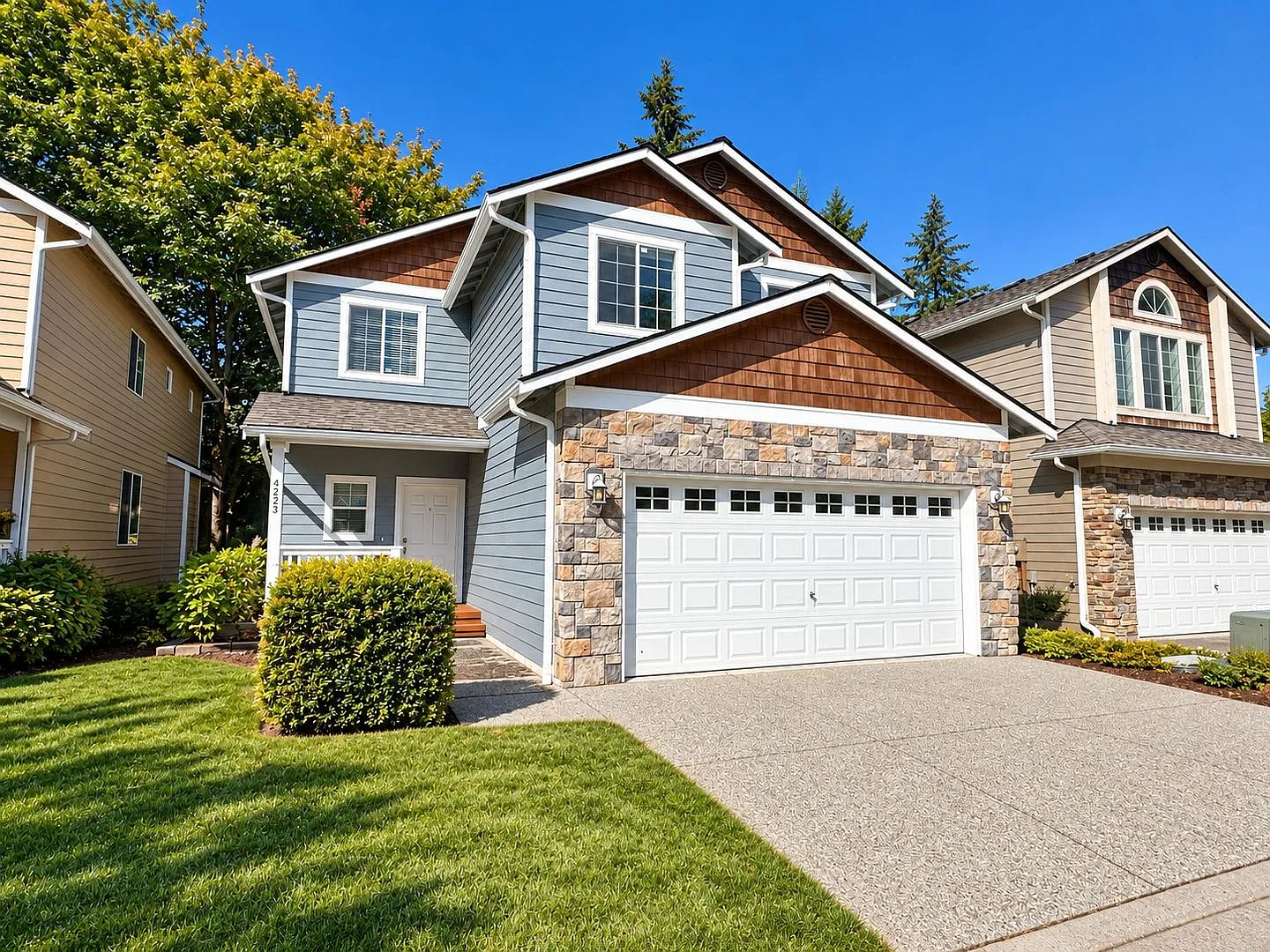 3bd/2.5ba Lynnwood Home — Photo 1
