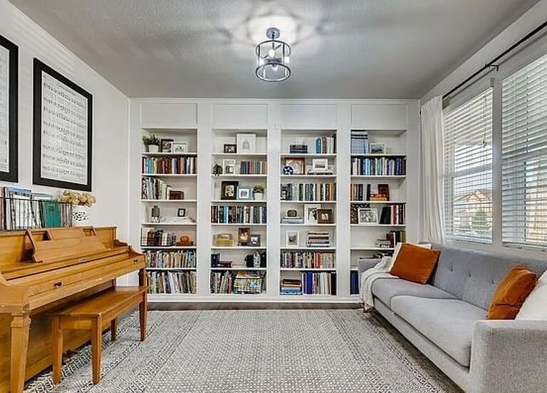 6572 Empire Ave — Photo 3