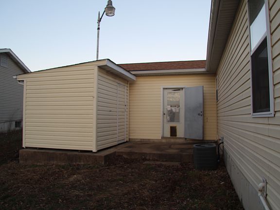 3rd image of 2225 Columbus Cir