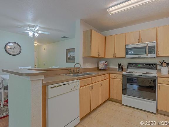 5th image of 940 Village Trl Unit 2-107