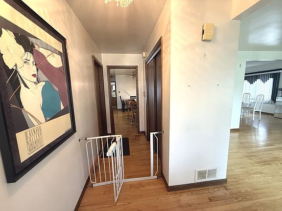 4th image of 3044 Halifax Ave
